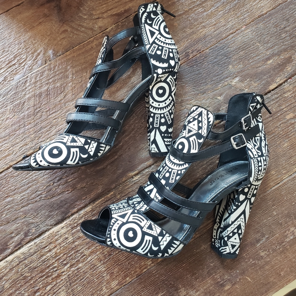 Size 7 - Picture 2 of 4